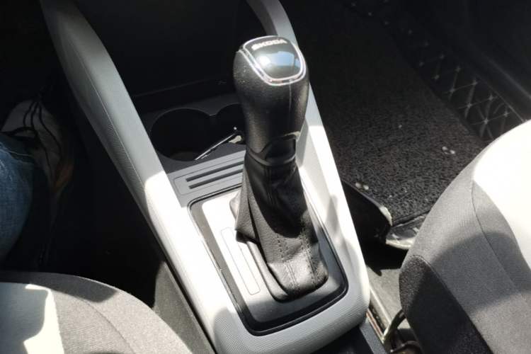 Used Skoda Fabia 2017 1.4L Automatic Car Enjoy Edition Gear Lever