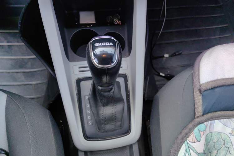 Used Skoda Fabia 2017 1.4L Automatic Car Enjoy Edition Gear Lever