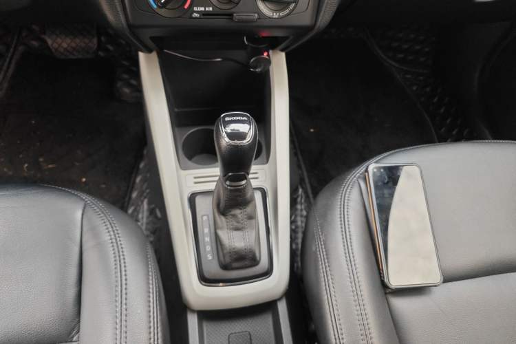 Used Skoda Fabia 2017 1.4L Automatic Car Enjoy Edition Gear Lever