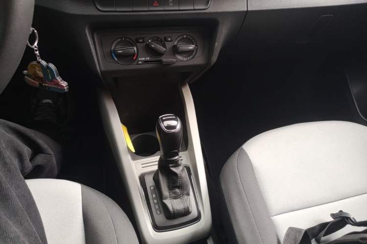 Used Skoda Fabia 2017 1.4L Automatic Car Enjoy Edition Gear Lever