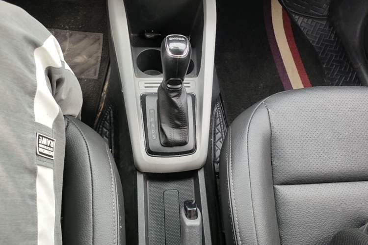 Used Skoda Fabia 2017 1.4L Automatic Car Enjoy Edition Gear Lever