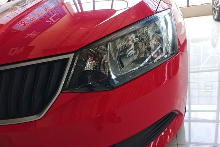Used Skoda Fabia 2017 1.4L Automatic Car Enjoy Edition Left Front Headlight