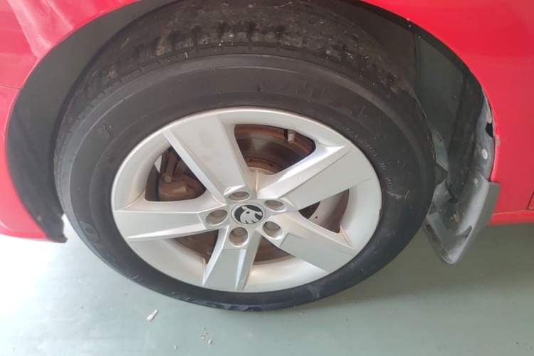 Used Skoda Fabia 2017 1.4L Automatic Car Enjoy Edition Left Front Wheel Hub