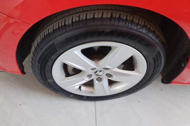 Used Skoda Fabia 2017 1.4L Automatic Car Enjoy Edition Left Front Wheel Hub