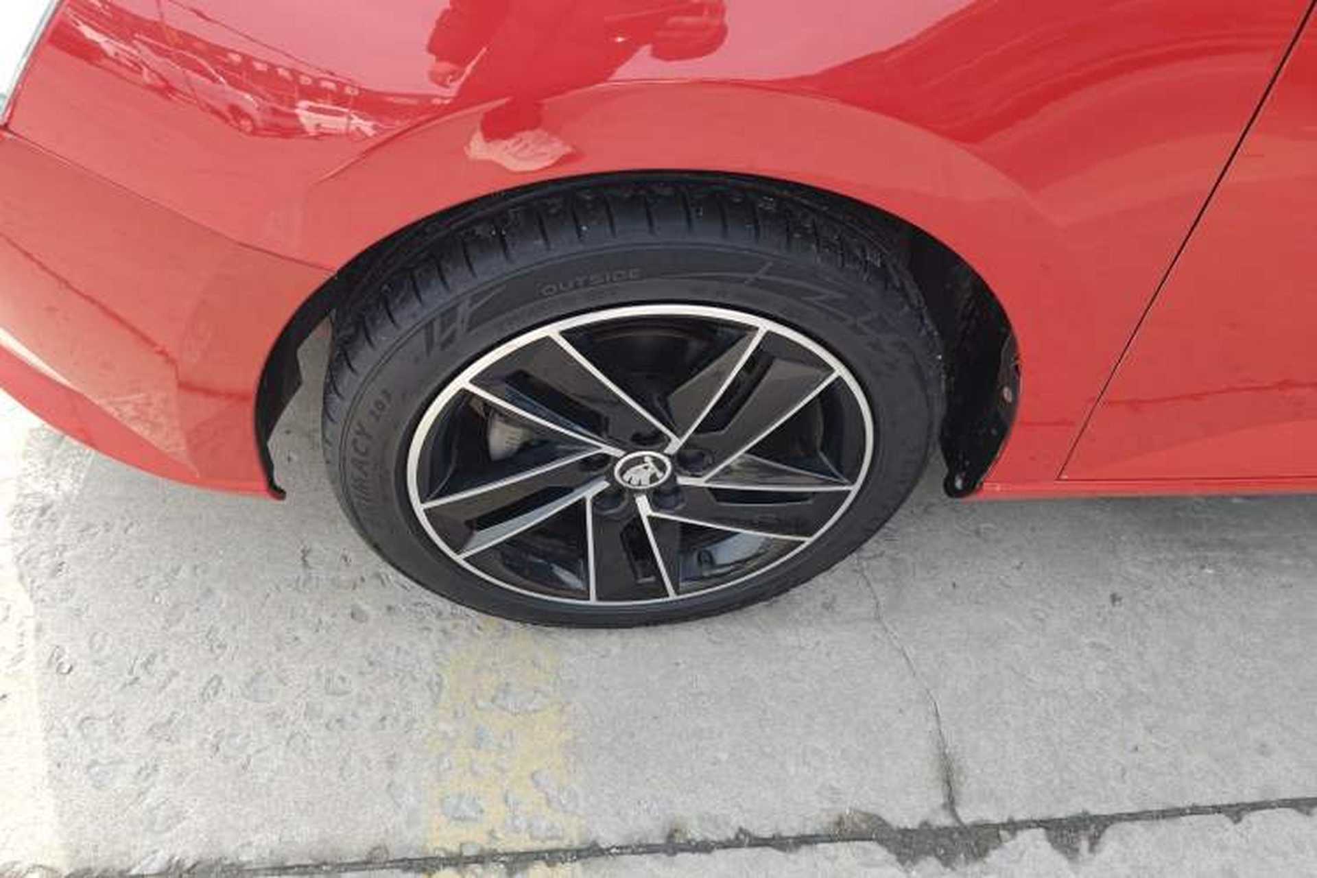 Used Skoda Fabia 2017 1.6L Automatic Sport Edition Left Front Wheel Hub