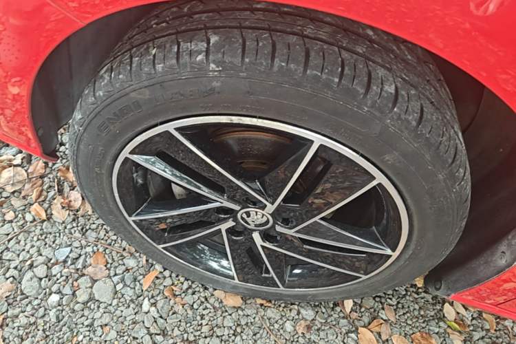 Used Skoda Fabia 2017 1.6L Automatic Sport Edition Left Front Wheel Hub