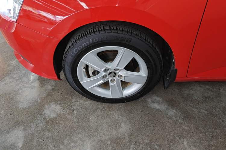 Used Skoda Fabia 2017 1.4L Automatic Car Enjoy Edition Left Front Wheel Hub