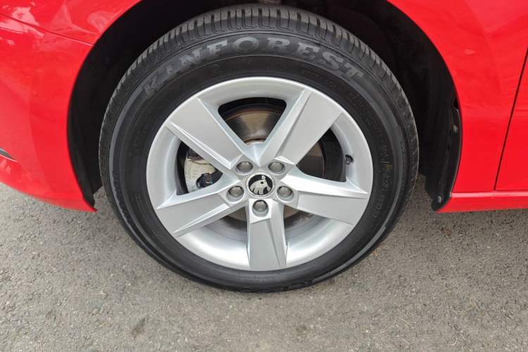 Used Skoda Fabia 2017 1.4L Automatic Car Enjoy Edition Left Front Wheel Hub