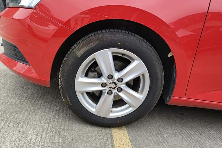 Used Skoda Fabia 2017 1.4L Automatic Car Enjoy Edition Left Front Wheel Hub