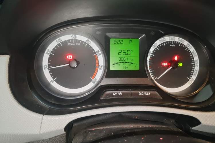 Used Skoda Fabia 2017 1.4L Automatic Car Enjoy Edition Odometer Close Up