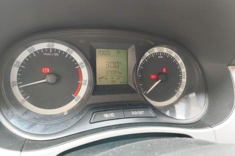 Used Skoda Fabia 2017 1.4L Automatic Car Enjoy Edition Odometer Close Up