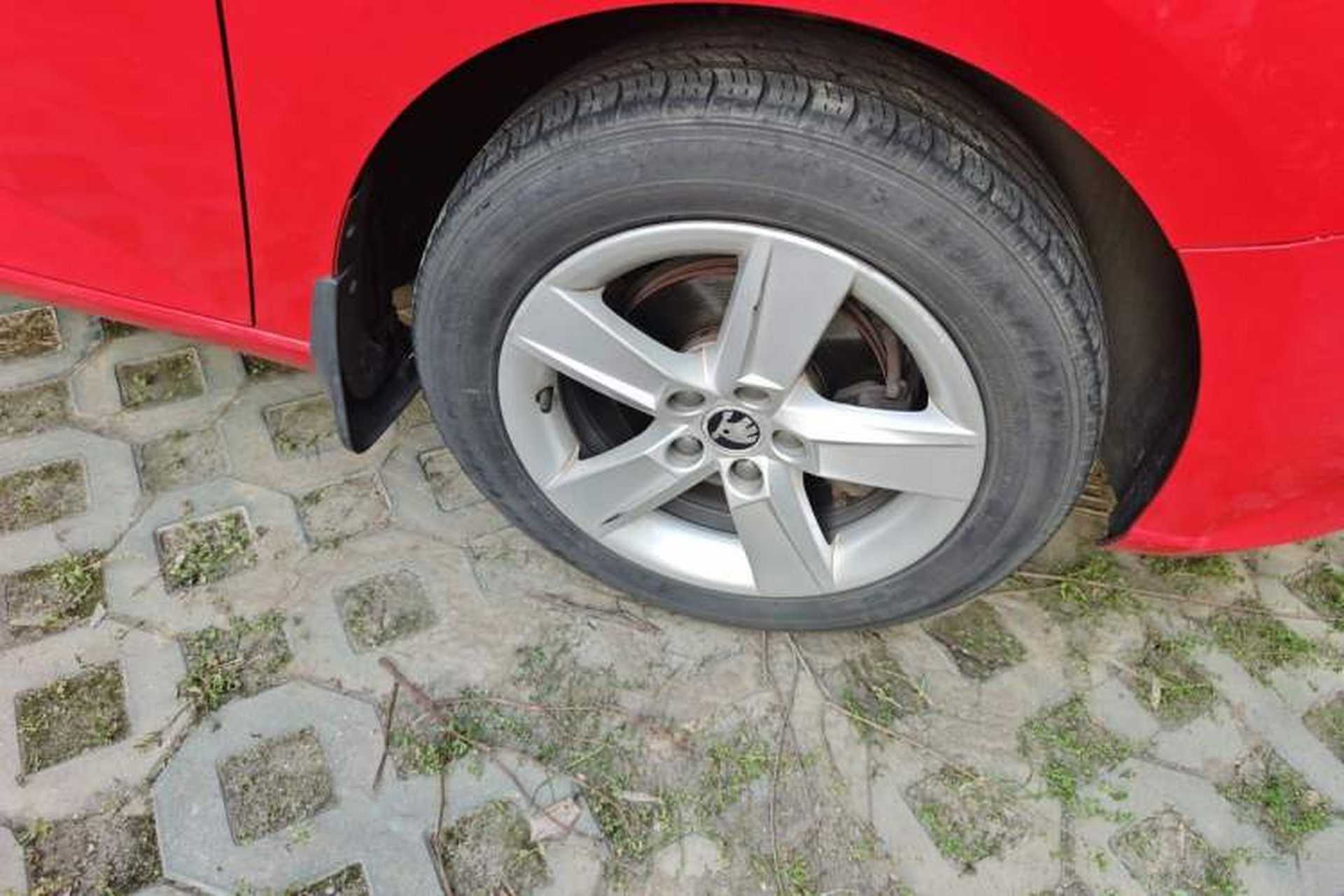Used Skoda Fabia 2017 1.4L Automatic Car Enjoy Edition Right Front Wheel Hub