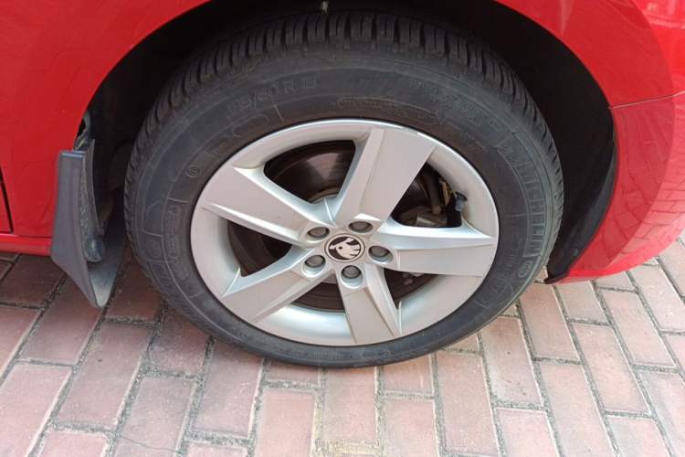 Used Skoda Fabia 2017 1.4L Automatic Car Enjoy Edition Right Front Wheel Hub