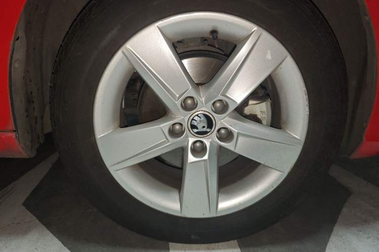Used Skoda Fabia 2017 1.4L Manual Enjoy Edition Right Front Wheel Hub