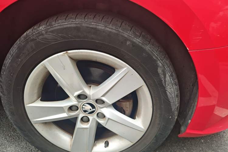 Used Skoda Fabia 2017 1.4L Automatic Car Enjoy Edition Right Front Wheel Hub