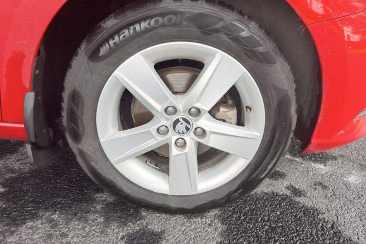 Used Skoda Fabia 2017 1.4L Automatic Car Enjoy Edition Right Front Wheel Hub