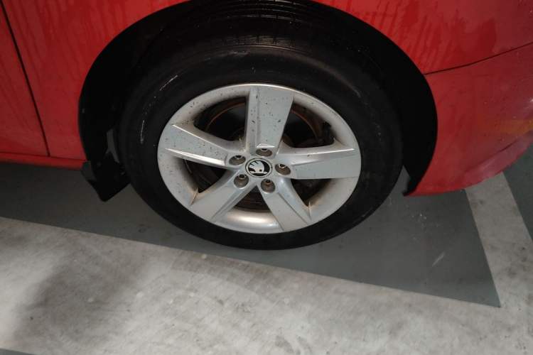 Used Skoda Fabia 2017 1.4L Automatic Car Enjoy Edition Right Front Wheel Hub