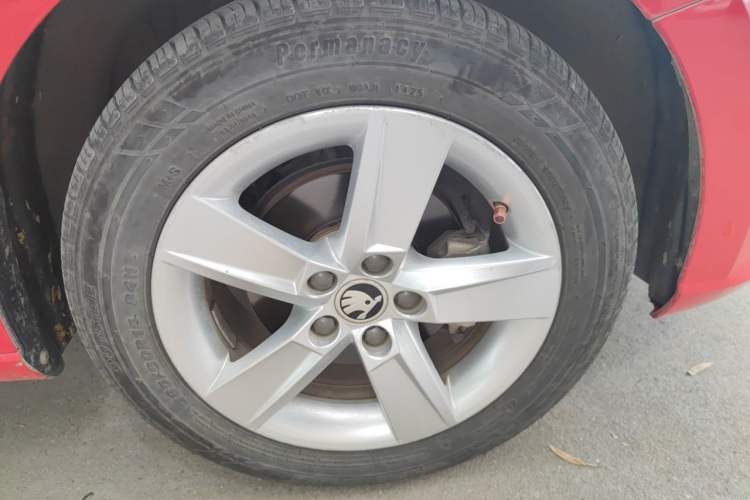 Used Skoda Fabia 2017 1.4L Automatic Car Enjoy Edition Right Front Wheel Hub