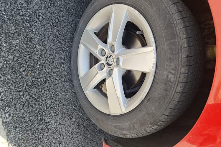Used Skoda Fabia 2017 1.4L Automatic Car Enjoy Edition Right Front Wheel Hub