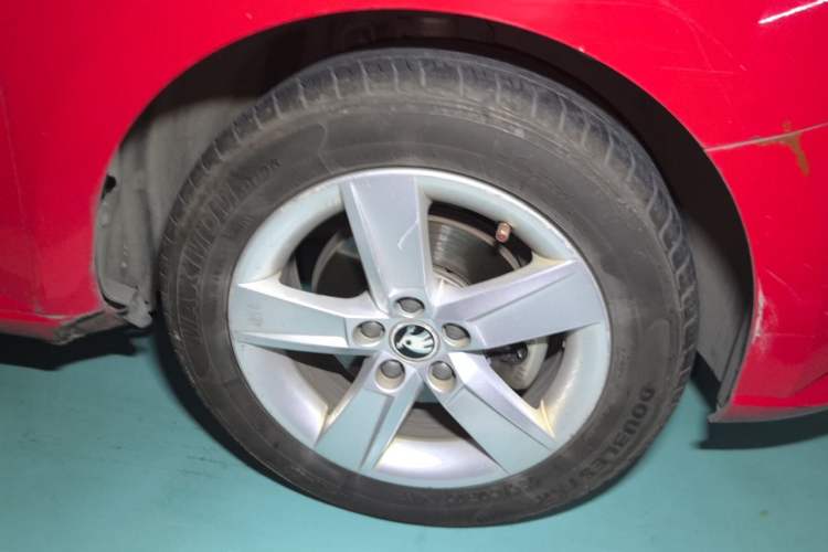 Used Skoda Fabia 2017 1.4L Automatic Car Enjoy Edition Right Front Wheel Hub