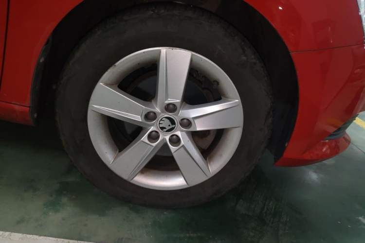 Used Skoda Fabia 2017 1.4L Automatic Car Enjoy Edition Right Front Wheel Hub