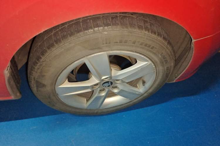 Used Skoda Fabia 2017 1.4L Automatic Car Enjoy Edition Right Front Wheel Hub