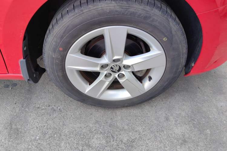 Used Skoda Fabia 2017 1.4L Automatic Car Enjoy Edition Right Front Wheel Hub