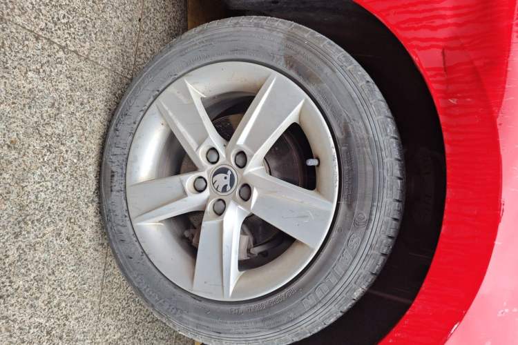Used Skoda Fabia 2017 1.4L Automatic Car Enjoy Edition Right Front Wheel Hub