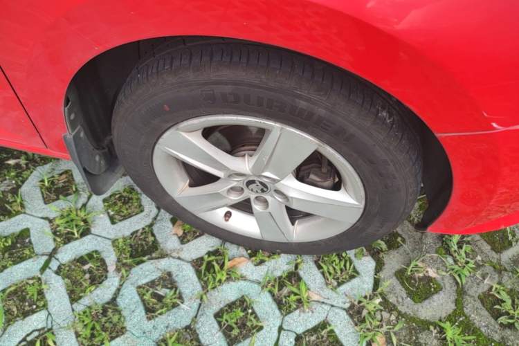 Used Skoda Fabia 2017 1.4L Automatic Car Enjoy Edition Right Front Wheel Hub