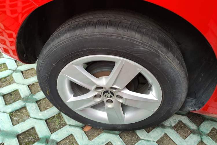 Used Skoda Fabia 2017 1.4L Automatic Car Enjoy Edition Right Rear Wheel Hub