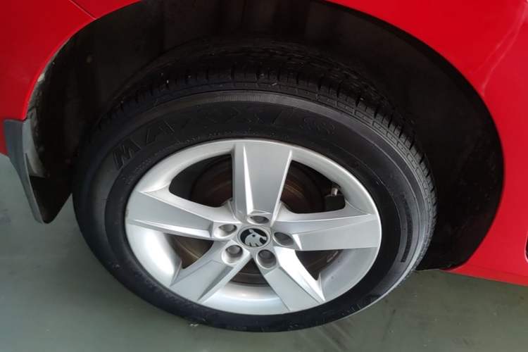 Used Skoda Fabia 2017 1.4L Automatic Car Enjoy Edition Right Rear Wheel Hub