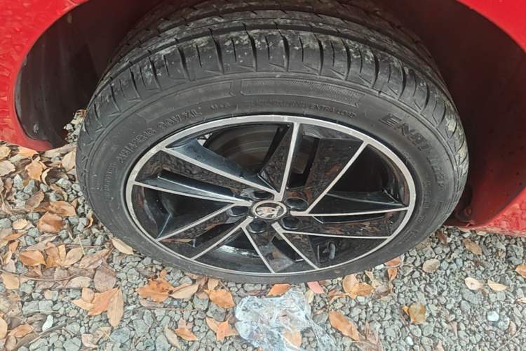 Used Skoda Fabia 2017 1.6L Automatic Sport Edition Right Rear Wheel Hub