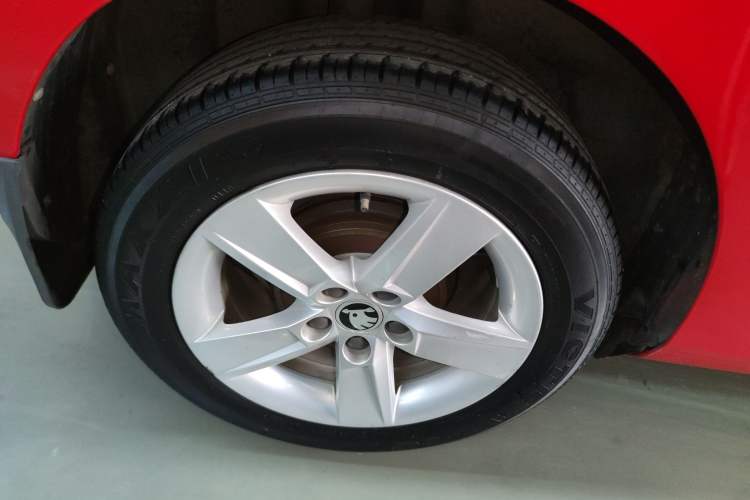 Used Skoda Fabia 2017 1.4L Automatic Car Enjoy Edition Right Rear Wheel Hub