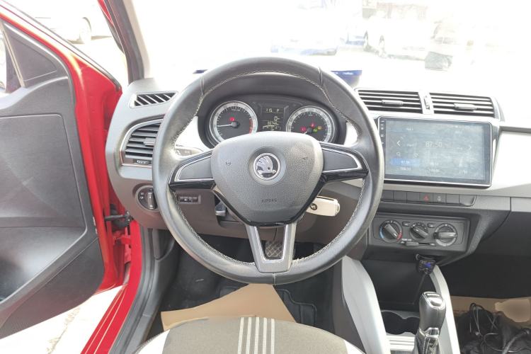 Used Skoda Fabia 2017 1.6L Automatic Sport Edition Steering Wheel
