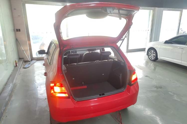 Used Skoda Fabia 2017 1.4L Automatic Car Enjoy Edition Trunk