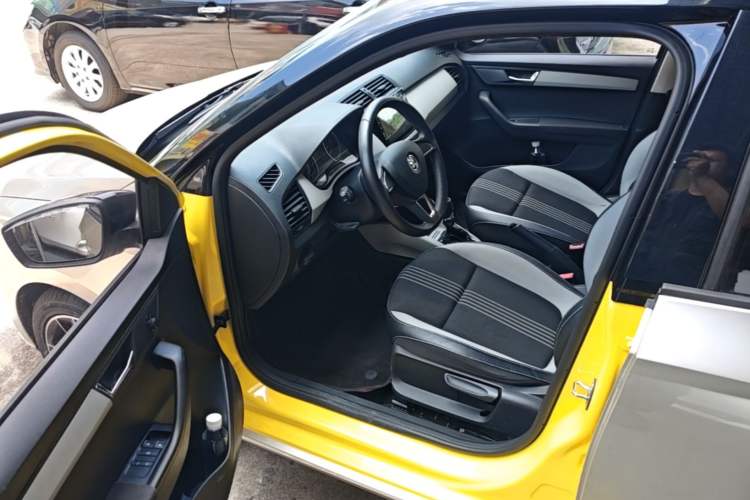 Used Skoda Fabia 2017 1.6L Automatic Chuanxing Edition Driver Seat