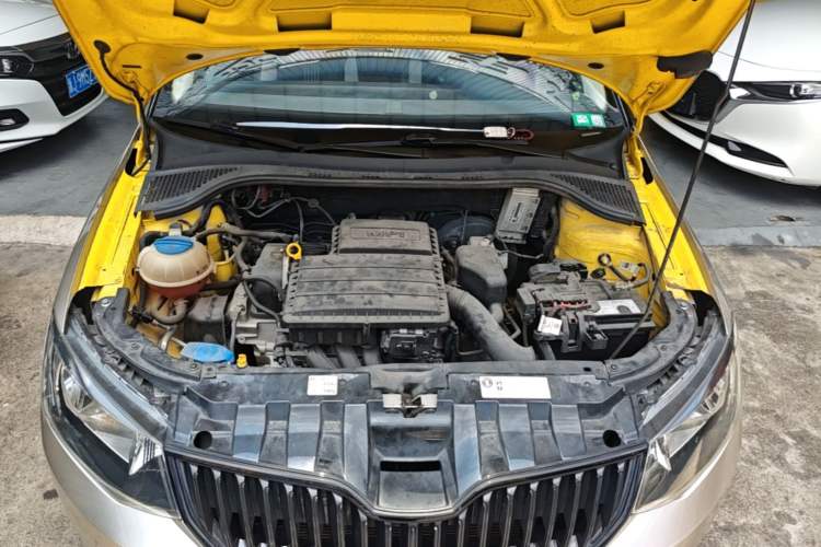Used Skoda Fabia 2017 1.6L Automatic Chuanxing Edition Engine Bay
