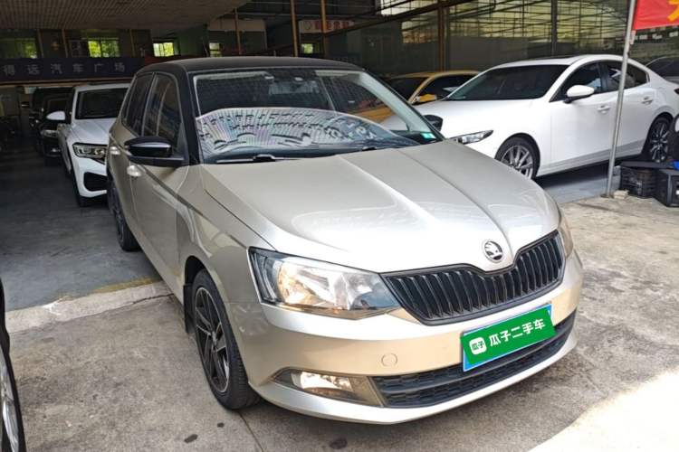 Used Skoda Fabia 2017 1.6L Automatic Chuanxing Edition Front Right 45 Deg