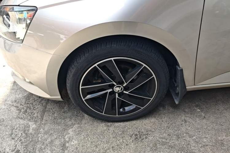 Used Skoda Fabia 2017 1.6L Automatic Chuanxing Edition Left Front Wheel Hub
