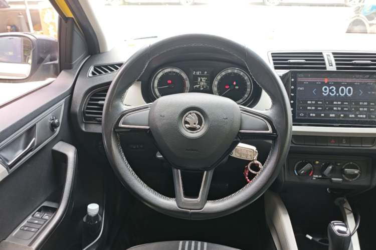 Used Skoda Fabia 2017 1.6L Automatic Chuanxing Edition Steering Wheel