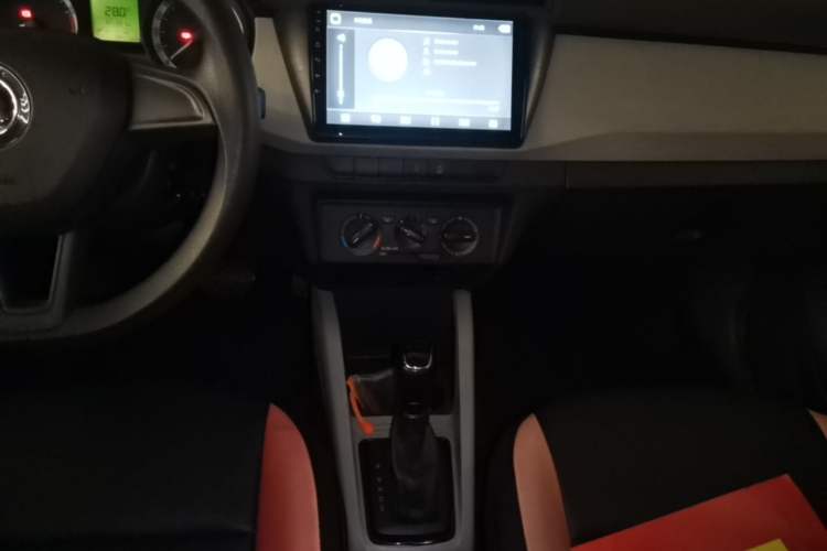 Used Skoda Fabia 2017 1.4L Automatic Car Enjoy Edition Audio And AC Panel