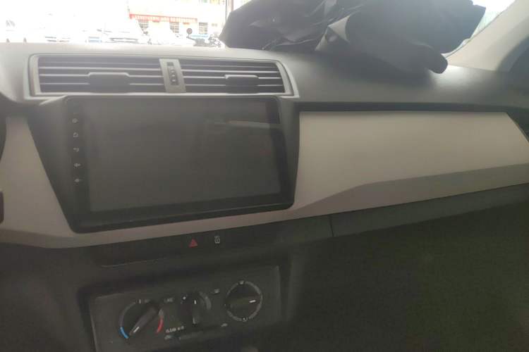 Used Skoda Fabia 2017 1.4L Automatic Car Enjoy Edition Audio And AC Panel