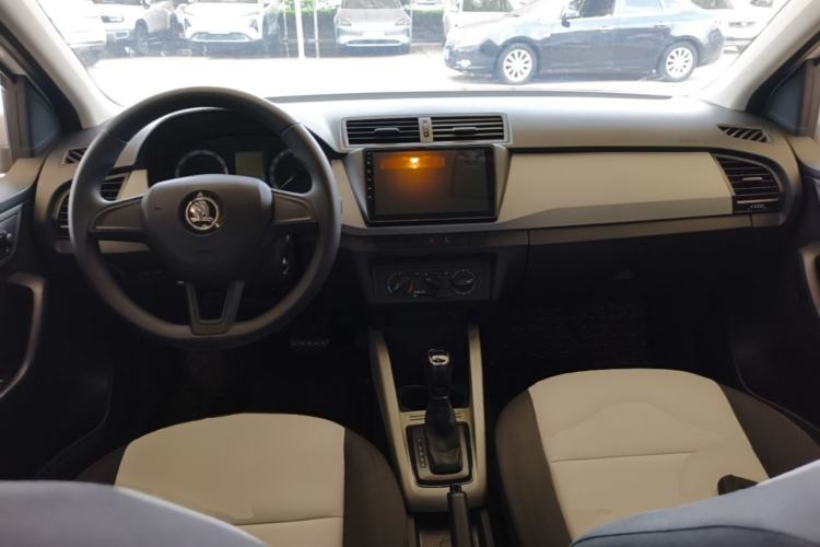 Used Skoda Fabia 2017 1.4L Automatic Car Enjoy Edition Center Console