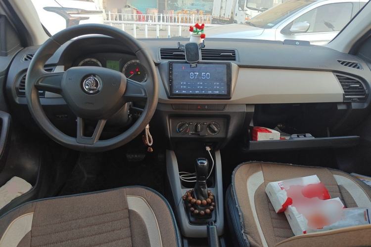 Used Skoda Fabia 2017 1.4L Automatic Car Enjoy Edition Center Console