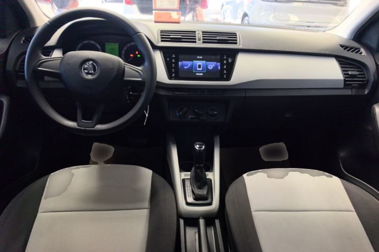 Used Skoda Fabia 2017 1.4L Automatic Car Enjoy Edition Center Console