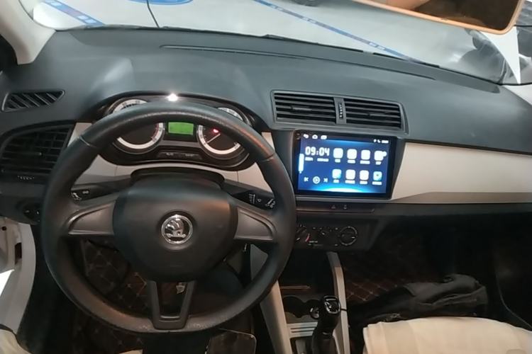 Used Skoda Fabia 2017 1.4L Automatic Car Enjoy Edition Center Console