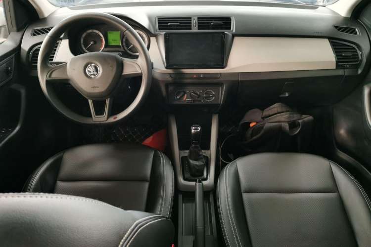 Used Skoda Fabia 2017 1.4L Automatic Car Enjoy Edition Center Console