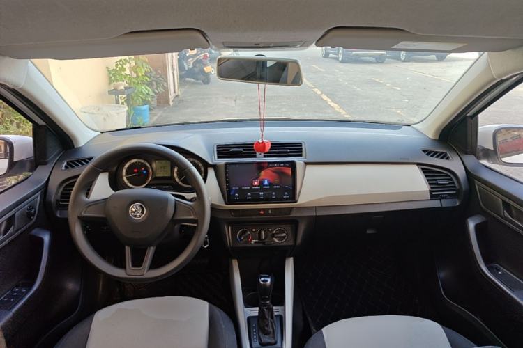 Used Skoda Fabia 2017 1.4L Automatic Car Enjoy Edition Center Console