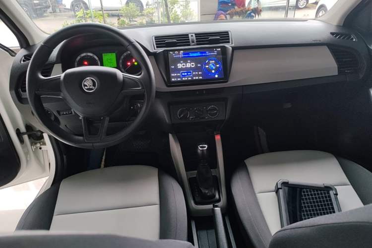 Used Skoda Fabia 2017 1.4L Automatic Car Enjoy Edition Center Console
