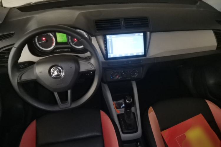 Used Skoda Fabia 2017 1.4L Automatic Car Enjoy Edition Center Console